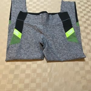 NWOT VICTORIA SECRET ULTIMATE PINK YOGA LEGGINGS WOMEN'S SIZE LARGE GREY‎ BLACK.